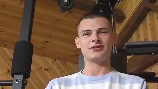 Tony sütlü bir fıstığı sikiyor