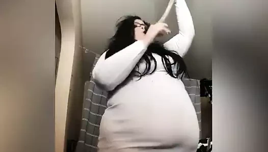 Dik ssbbw içinde sıkı elbise besleme