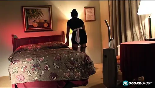 Asyalı hizmetçi Kitty Langdon'ın bacak ve ayak seks gösterisi