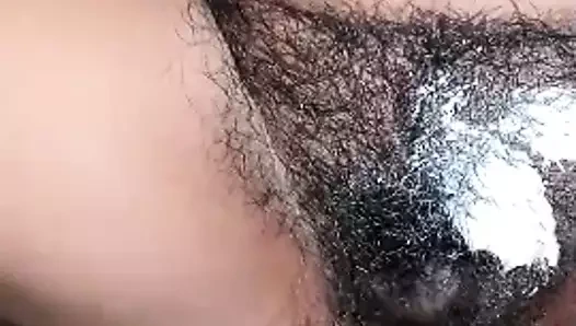 Desi choot k jungle ki safai