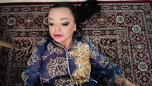 Arap evli orta yaşlı seksi kadın büyük siyah yarakla sert sikiliyor