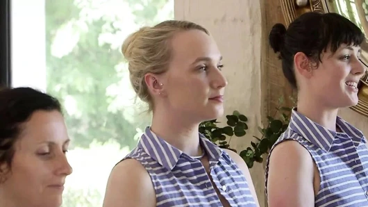 kıllı amcıklar masaj ve yaladı içinde orgy