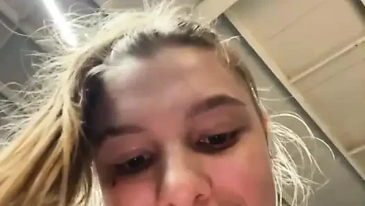 İri güzel seksi kız jucielussie spor salonunda eğitim alıyor