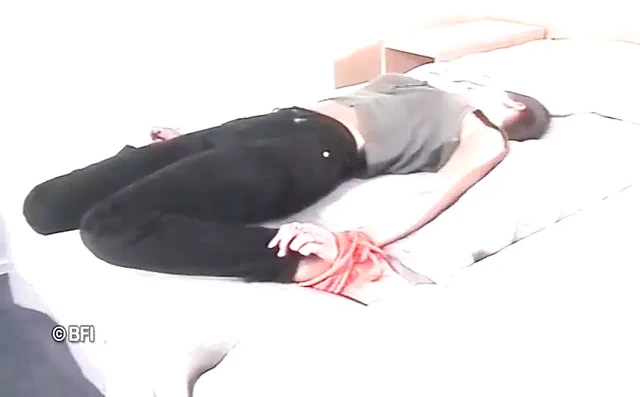 Esmer kadın esaret altında kaldı