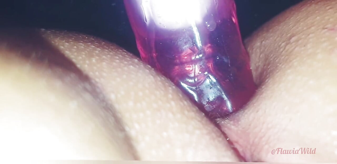 Gerçek amatör ev hanımı anal dildo oyunu