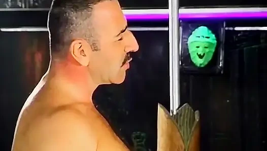 Sünnetsiz kaslı baba yarağı alıyor!