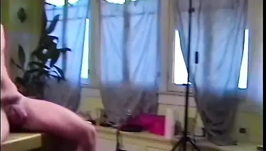 Porno çekerken biraz eğleniyor