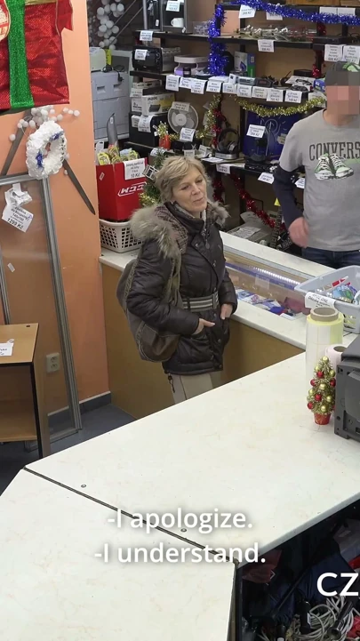 Dolu dolu sarışın çok özel bir anlaşma için geri geliyor (CzechPawnShop) | Bölüm 2