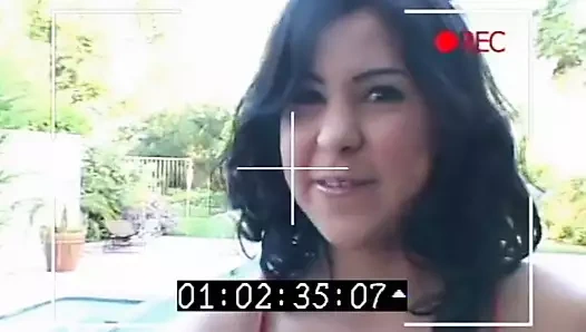 Dik milf gets ona tıraş kedi becerdin sert üzerinde kanepe