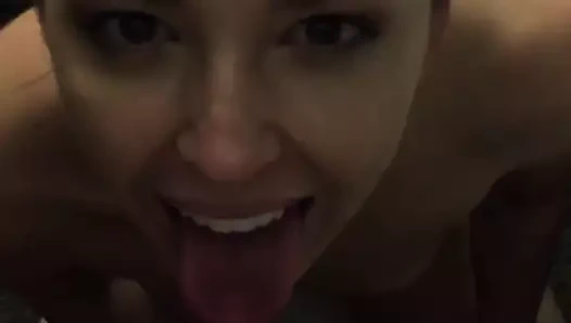 Büyük çük oral seks yüz cumshot amatör sarışın