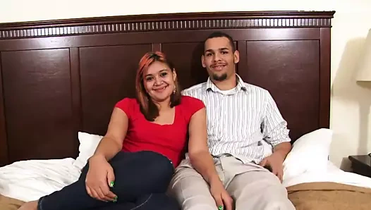 Junges Paerchen braucht dringend Geld und fickt dafuer vor der Kamera