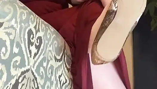 Sana boşalman için talimat verirken sallıyor ve ayağını sallıyor -bölüm 1 out 2