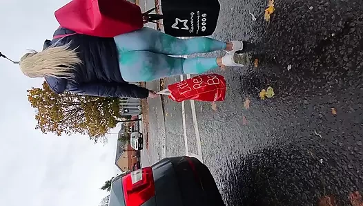 Yeni sıkı taytlarımla uzun yürüyüş