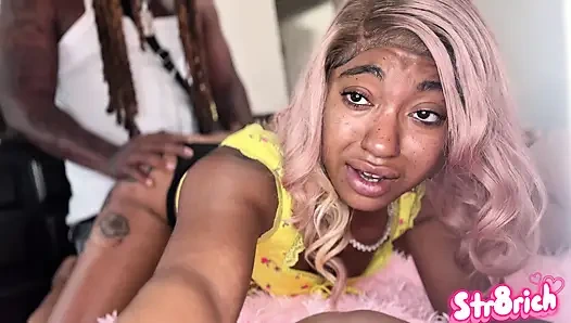 Üvey babam ateşli genç amcığımdayken erkek arkadaşım işte beni genişletiyor