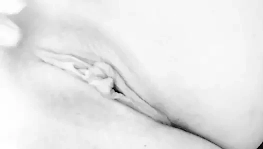 En attendant qu on  s occupe  d elle