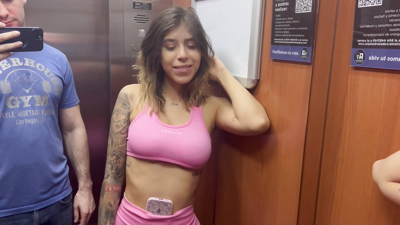 Spor salonundan eğitimden geldikten sonra Andres Acosta'nın vergonuyla İngilizce ilk porno oyunculuğum