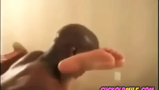 Kocasını büyük zenci yarağıyla üçlü grup sekste aldatan orta yaşlı seksi kadın