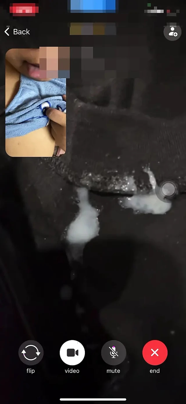 Bir arkadaşın kocası büyük göğüsleri görmeyi dört gözle bekliyor.