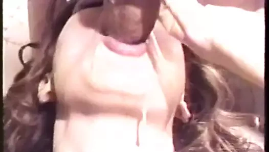 Seksi hatun büyük bir yarakla sikişiyor