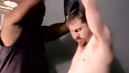 Dave biraz ateşli eşcinsel deliği alıyor