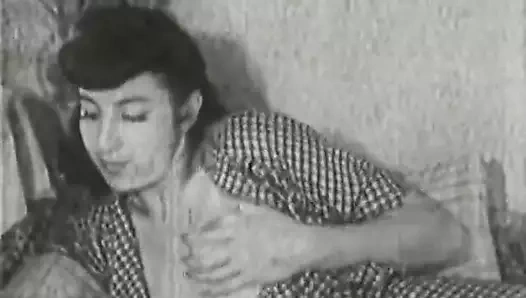 Zihnini ve deliğini sikikleri (1940'larda vintage)