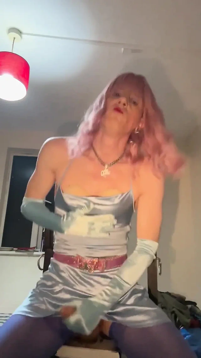 Jess Silk yapay penise biniyor