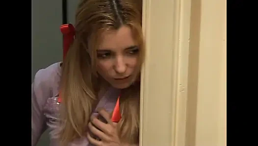 Seksi bir esmer için arkadan sert büyük yarak