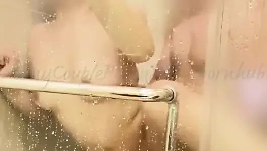 Pinay hatun patronuyla tutkulu duşta seks yapıyor