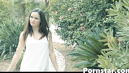 Genç esmer jenna j ross şeritler ve kendisi ile oynuyor