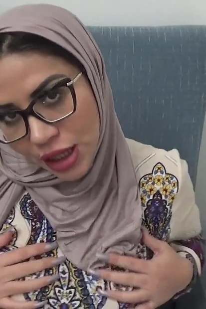 Секс арабской мачехи с большой задницей с камшотом на ее сексуальную задницу