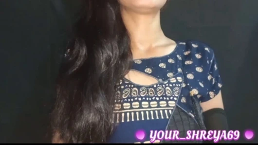 Hintli deshi güzel kız sert seks sıkı amcığını parmaklıyor