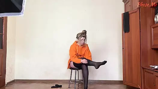 Amy siyah külotlu çorap giyiyor kapüşonluyla hazırlanıyor