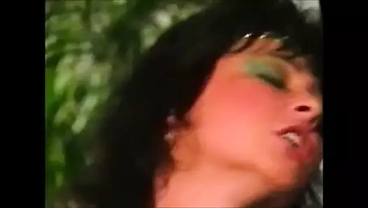 Iris von Braun'un sikiş karışımı