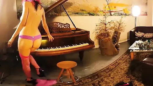 Üniversiteli kız arkadaşım büyük memeli Flo sanat stüdyomu ziyaret etti tamamen yanlış gitti