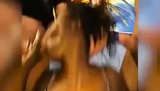 Ağzına Sert Sidik Ve Yutma - Pis Alman Sürtük Doğrudan Kaynaktan Ateşli Sidik Içiyor