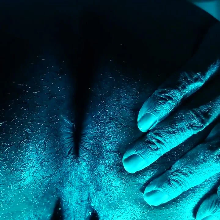Göte tapan Hallelujah Johnson, Dr. Manhattan terliyor