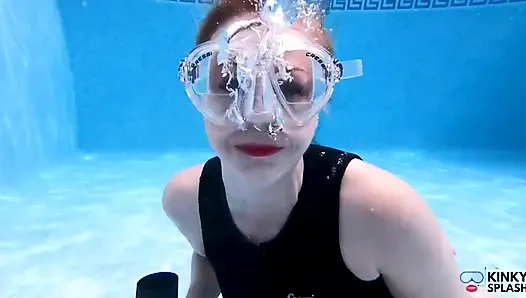 Sualtı giysisi ve maske fetişi dolum, baloncuklar ve nefes kontrolü