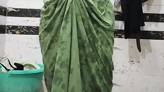 Priya bhabi güzel vücut gösterisi