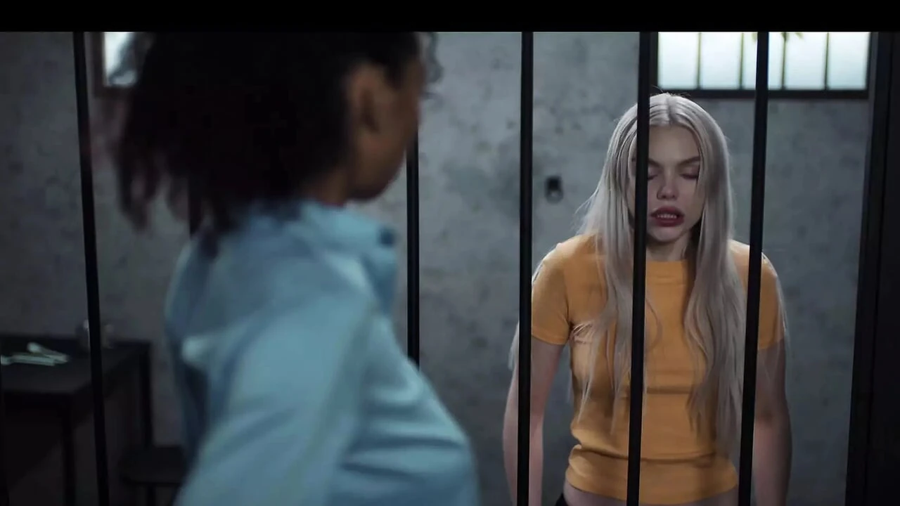 Người bảo vệ nhà tù đụ tù nhân tóc vàng sau khi biến đổi futa kết thúc với trailer khổng lồ trên khuôn mặt