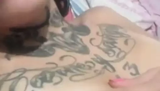 Dövmeli Arjantinli kız