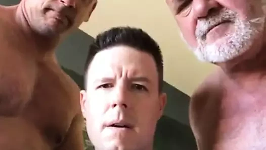 Seksi erkekler, seksi sesler (porno değil)