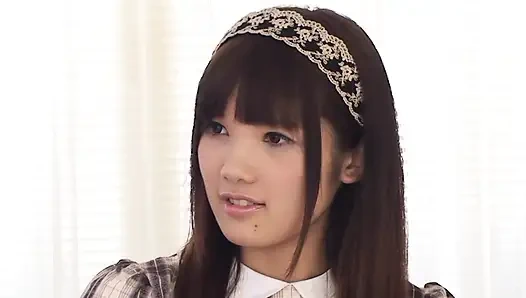 Sidik duşunda sırılsıklam olana kadar parmaklanıyor ve yalanıyor