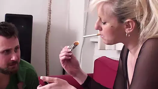 Findom para kölesinin banknotlarını yaktı