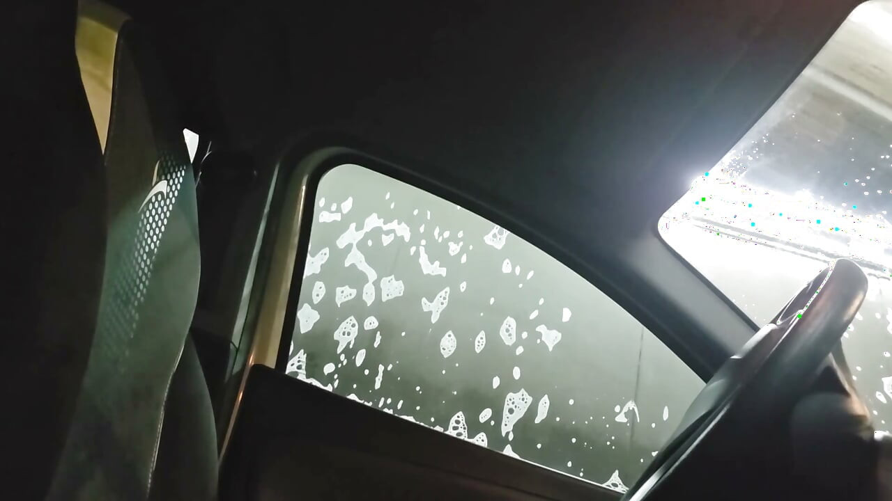 Cumartesi gecesi araba yıkama suds, derin vakumlama ve açık havada gece titreşimleri
