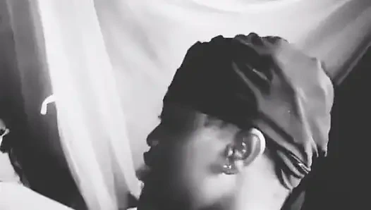 Büyük göğüslü kızla öğleden sonra seks