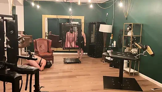 Dommes'in zonklayan oyuncaklarıyla genişleyen anal itaatkarlar