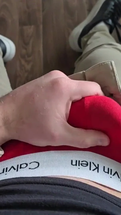 Alman sesi seni acımasızca aşağılıyor.. Deri ceket.. Sert yarak döl damlatıyor.. Kırmızı Calvin Klein Boksörler | Klip 1