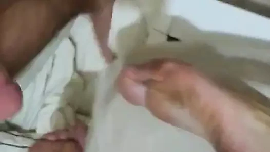 Onu domaltarak sikiyor ve kadın dölleniyor