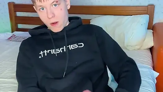 Odamda sıkıldım bu yüzden büyük yarağımı döllenene kadar ovdum