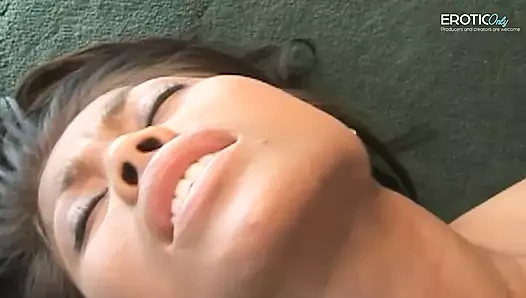 Siyah postacı büyük zenci yarağı beni sikiyor ve boşalıyor